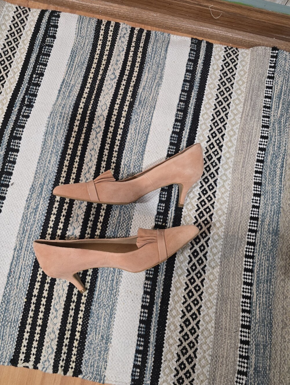 Anthropologie Light Pink Tank Suede Ruffle Heels 8